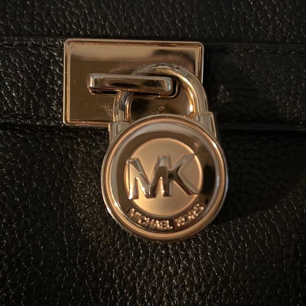 Authentic Michael Kors Purse. - image 6